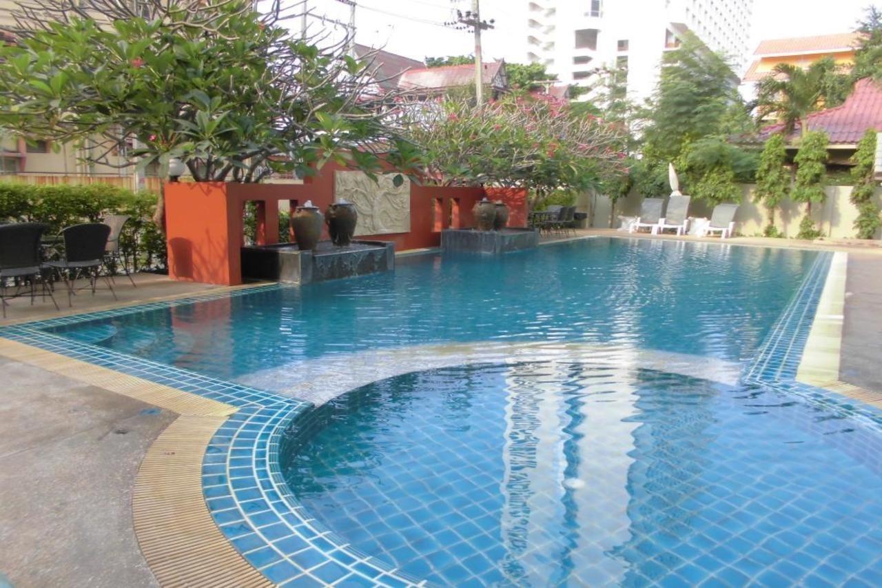 Crown Pattaya Beach Hotel Dış mekan fotoğraf