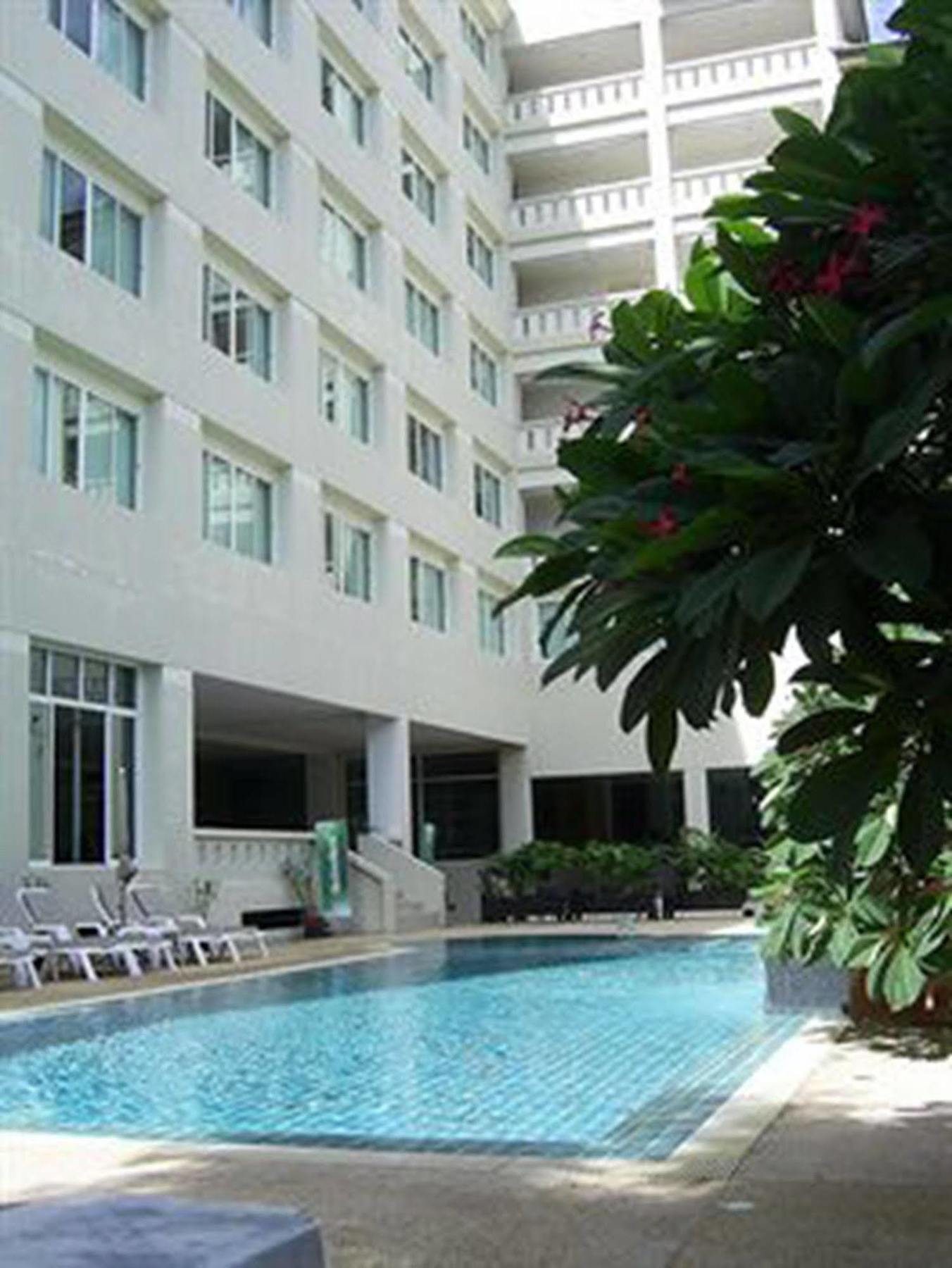 Crown Pattaya Beach Hotel Dış mekan fotoğraf